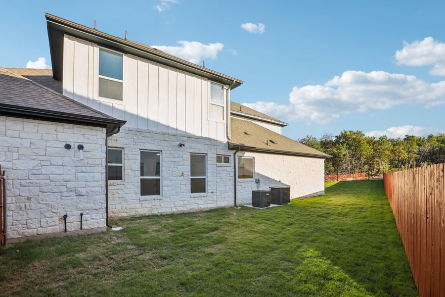 Exterior details and patio area of a home in Sauls Ranch, Round Rock (Image 27).