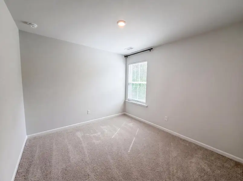 Spacious, unfurnished interior of a new home in , Summerville (Image 17).