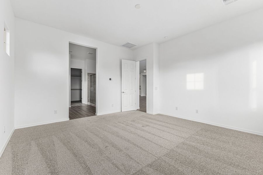 Spacious, unfurnished interior of a new home in Las Ventanas - RV Collection, Goodyear (Image 9).