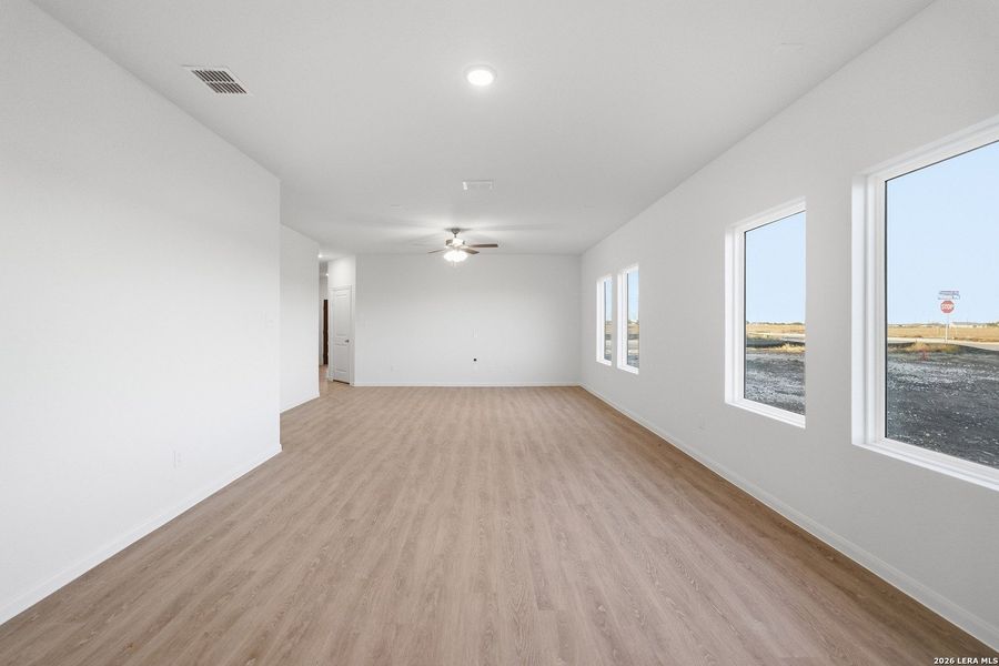 Spacious, unfurnished interior of a new home in Garden Grove, San Antonio (Image 14).