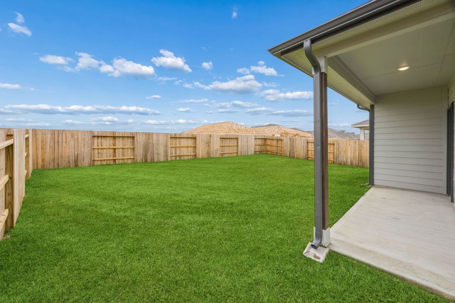 Exterior details and patio area of a home in Riviera Pines, Huffman (Image 4).
