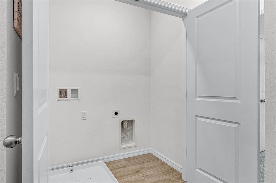 Spacious, unfurnished interior of a new home in Nona West, Orlando (Image 17).