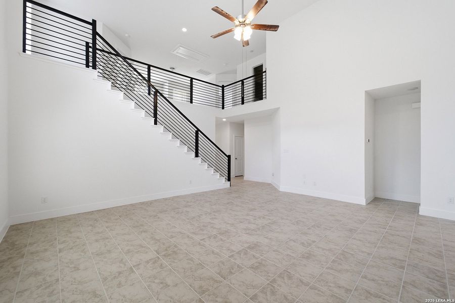 Spacious, unfurnished interior of a new home in Laurel Vistas, San Antonio (Image 18).