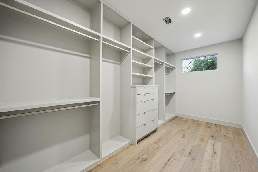 Spacious, unfurnished interior of a new home in , Houston (Image 31).