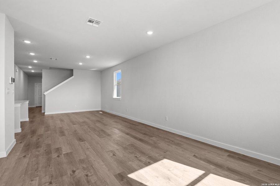 Spacious, unfurnished interior of a new home in Hiddenbrooke, Seguin (Image 25).