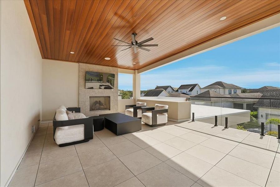 Exterior details and patio area of a home in , Orlando (Image 35).