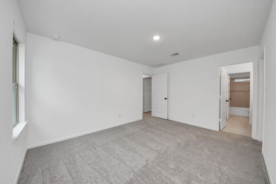 Spacious, unfurnished interior of a new home in Elyson, Katy (Image 27).