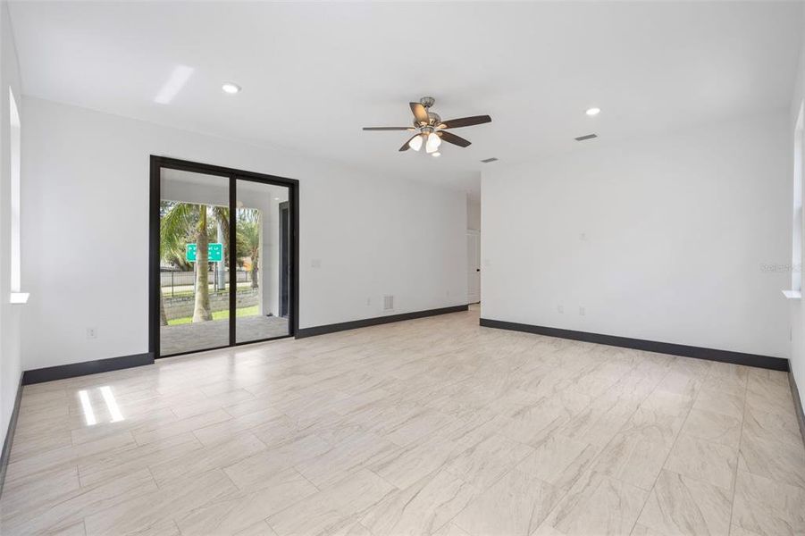 Spacious, unfurnished interior of a new home in , Tampa (Image 23).