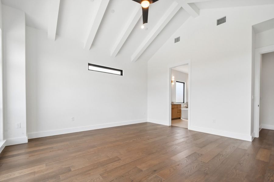 Spacious, unfurnished interior of a new home in Milky Way at River Place, Austin (Image 23). Spacious, unfurnished interior of a new home in Milky Way at River Place, Austin (Image 23).