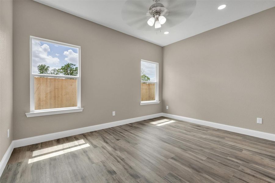 Spacious, unfurnished interior of a new home in , Navasota (Image 13).