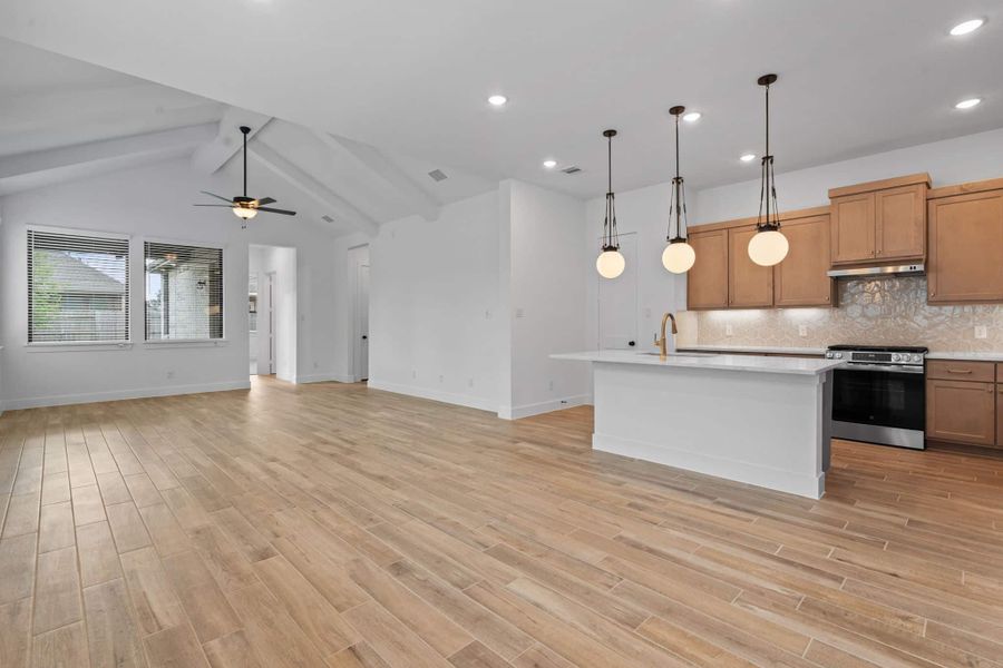 Spacious, unfurnished interior of a new home in Artavia, Conroe (Image 10).