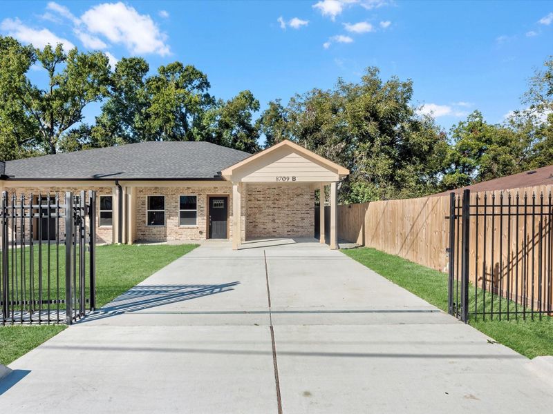 Exterior details and patio area of a home in , Houston (Image 25).