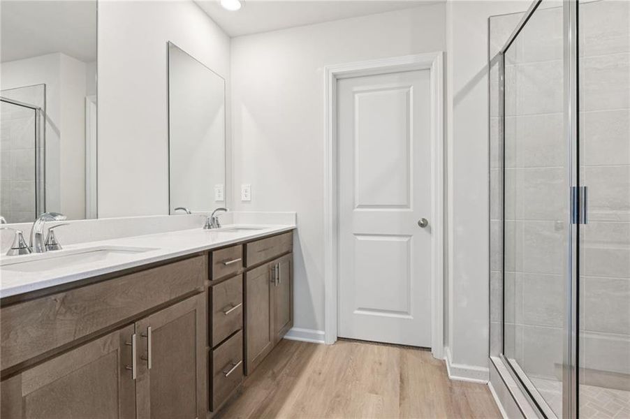 Furnished interior view inside a new home in Ivey Township, Dallas (Image 11).