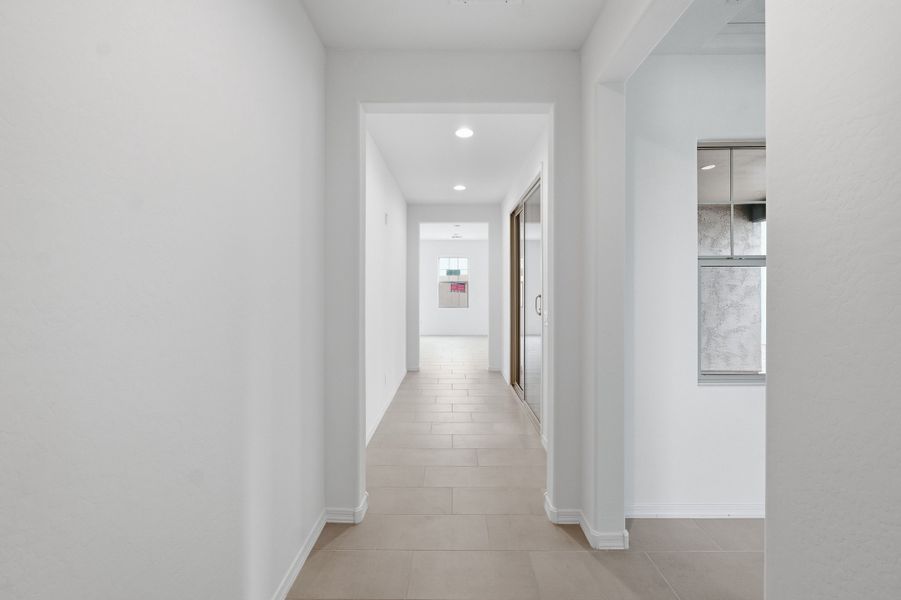 Spacious, unfurnished interior of a new home in Hawes Crossing, Mesa (Image 16).