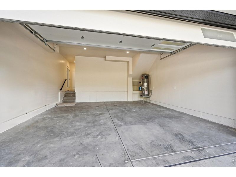 Spacious, unfurnished interior of a new home in , Boulder (Image 20).