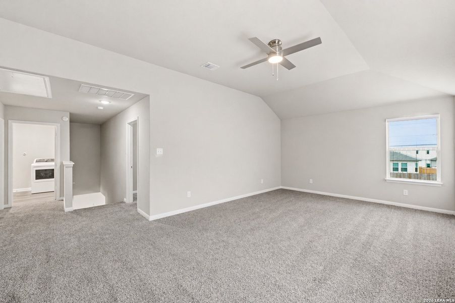 Spacious, unfurnished interior of a new home in Winding Brook, San Antonio (Image 16).