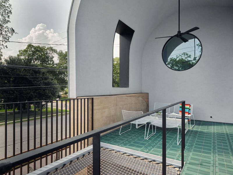 This original tile is a thoughtful collaboration between ClayImports and the design/build team Rock Paper Build. Thedistinctive layout combines two complementary patterns—thelinear Conectada and the floral Bayas—creating a patternunique to this home. This original tile is a thoughtful collaboration between ClayImports and the design/build team Rock Paper Build. Thedistinctive layout combines two complementary patterns—thelinear Conectada and the floral Bayas—creating a patternunique to this home.