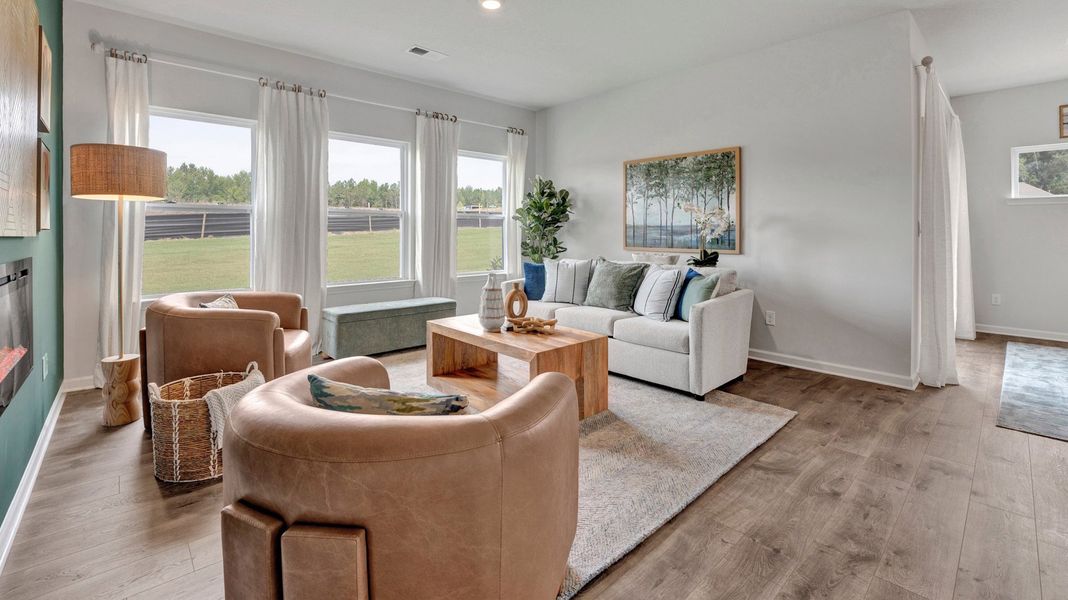 Representative furnished interior of a home built from the DOVER by D.R. Horton in Riverwood Gardens, Oakland (Image 14).