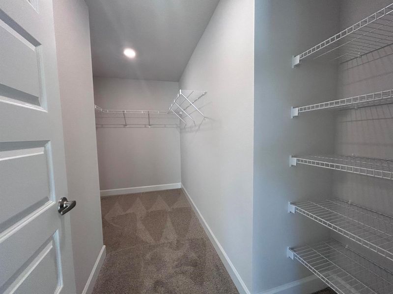 Spacious, unfurnished interior of a new home in Waterstone 52, Fort Pierce (Image 13).