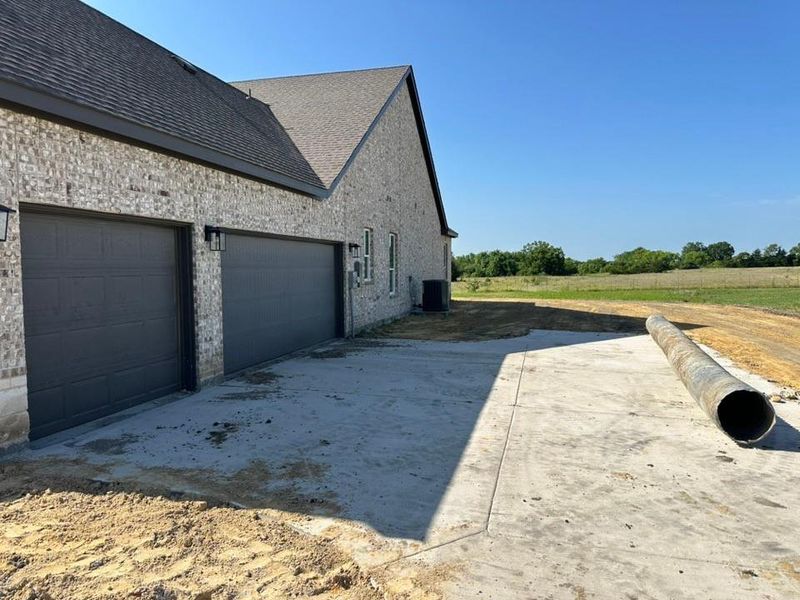 Exterior details and patio area of a home in Fannin Ranch, Leonard (Image 10).