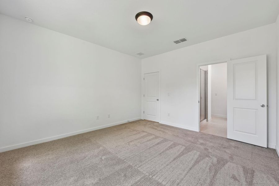 Spacious, unfurnished interior of a new home in Parkton Square, Kyle (Image 40).