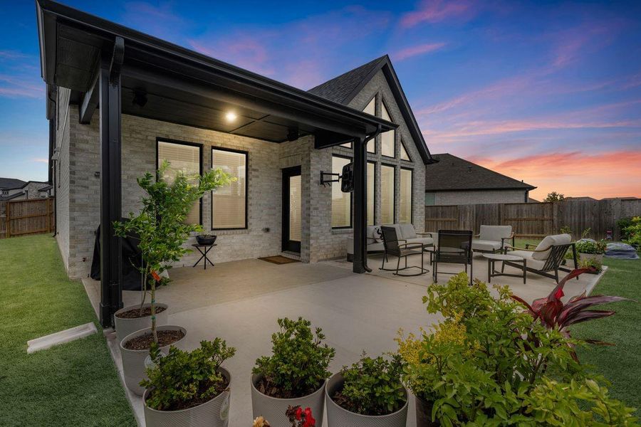 Exterior details and patio area of a home in Meridiana 40', 65', Manvel (Image 20).