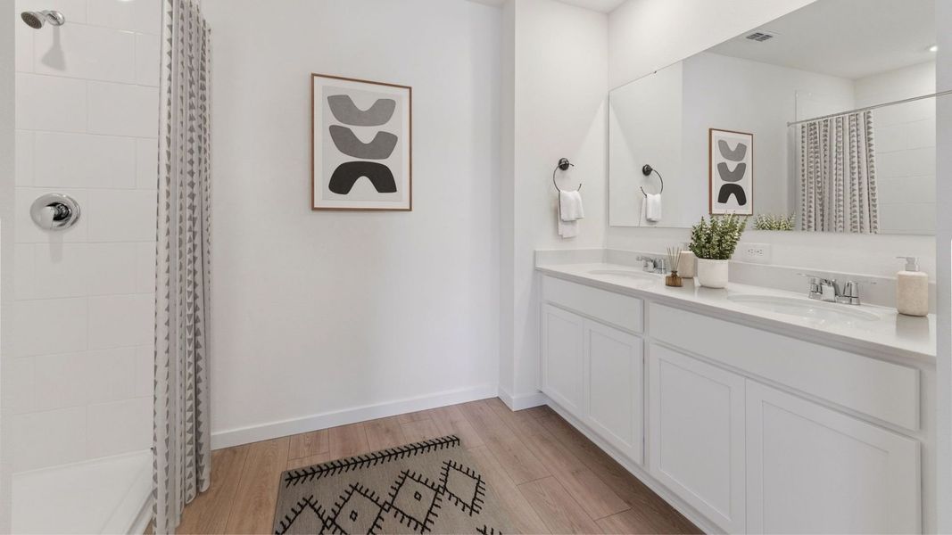 Representative furnished interior of a home built from the Robie by D.R. Horton in Kindred, Kissimmee (Image 10).