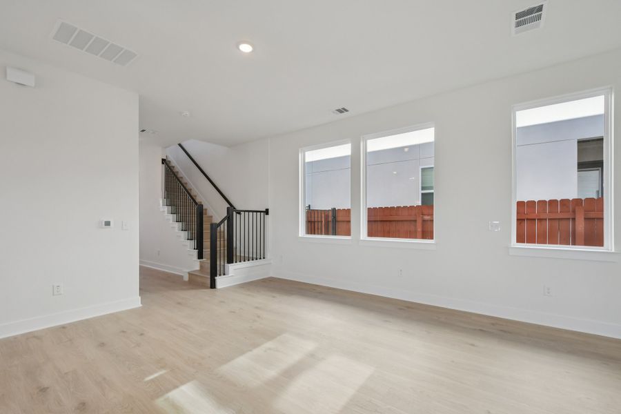 Spacious, unfurnished interior of a new home in Foxfield, Austin (Image 42).