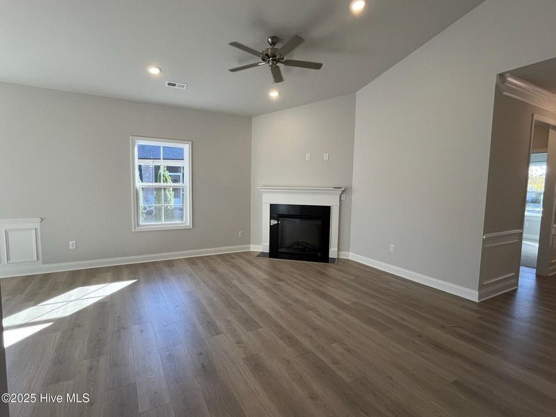 Spacious, unfurnished interior of a new home in Palmetto Creek, Bolivia (Image 18).