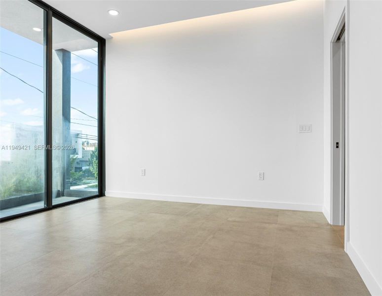 Spacious, unfurnished interior of a new home in , Miami (Image 25).
