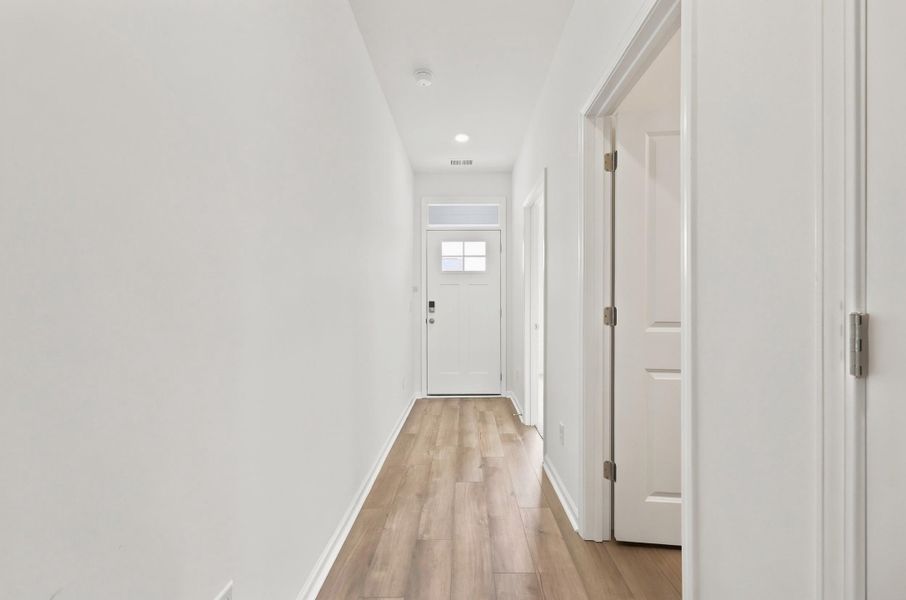 Spacious, unfurnished interior of a new home in Edgefield, Loris (Image 11). Spacious, unfurnished interior of a new home in Edgefield, Loris (Image 11).