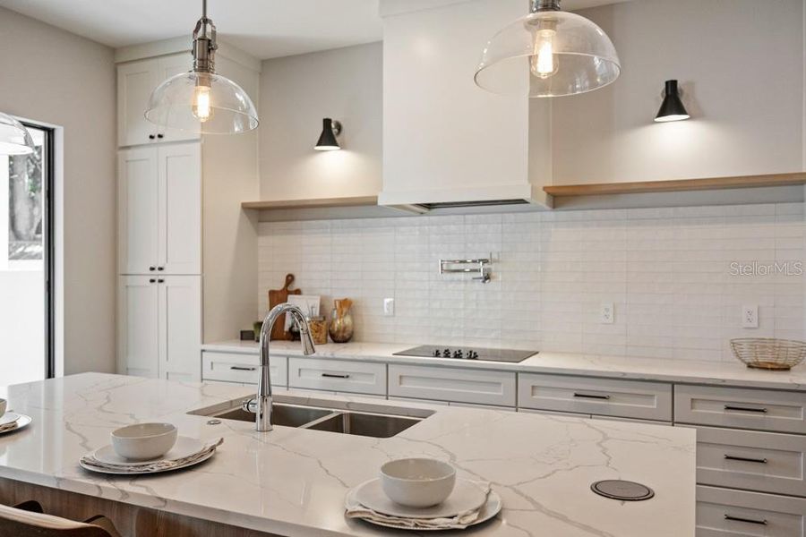 Furnished interior view inside a new home in , Orlando (Image 43).