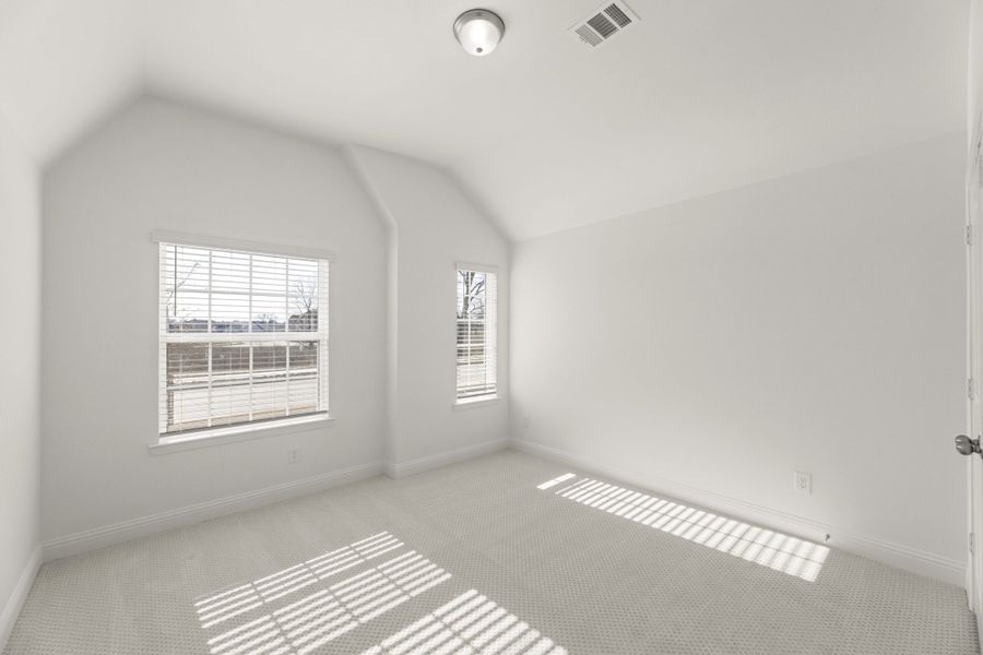 Spacious, unfurnished interior of a new home in Keeneland, Aubrey (Image 39).