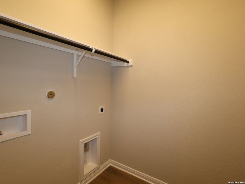 Spacious, unfurnished interior of a new home in Agave, San Antonio (Image 19).