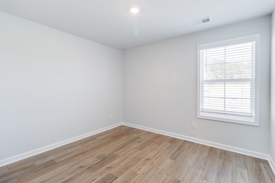 Spacious, unfurnished interior of a new home in Bluefield, Lexington (Image 26).