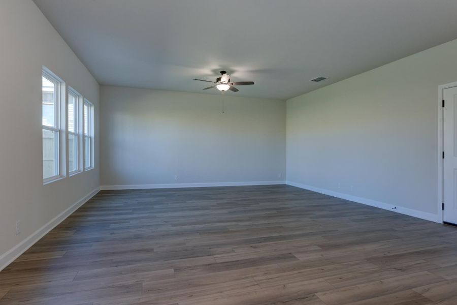 Representative unfurnished interior of a home built from the Pecan by Ashton Woods in Arcadia Ridge, San Antonio (Image 24).