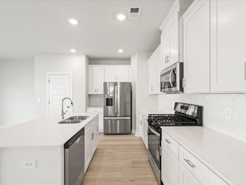 Welcome to the Lennon floorplan at Creek Ridge - Heritage Collection.