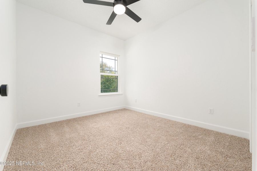 Spacious, unfurnished interior of a new home in , Middleburg (Image 24).