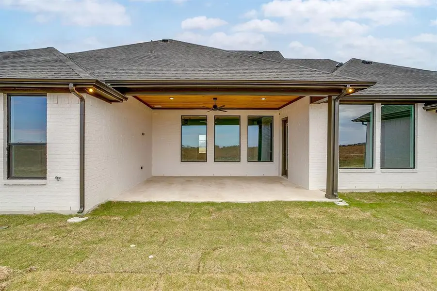 Exterior details and patio area of a home in , Waxahachie (Image 4).