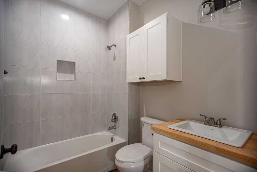 Furnished interior view inside a new home in , Port Lavaca (Image 7).