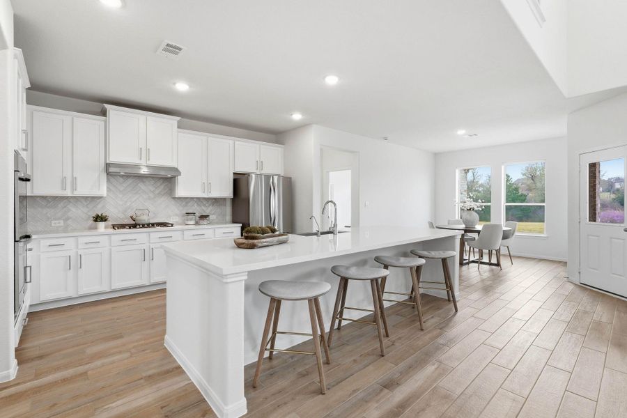 Fabulous kitchen with designer finishes!