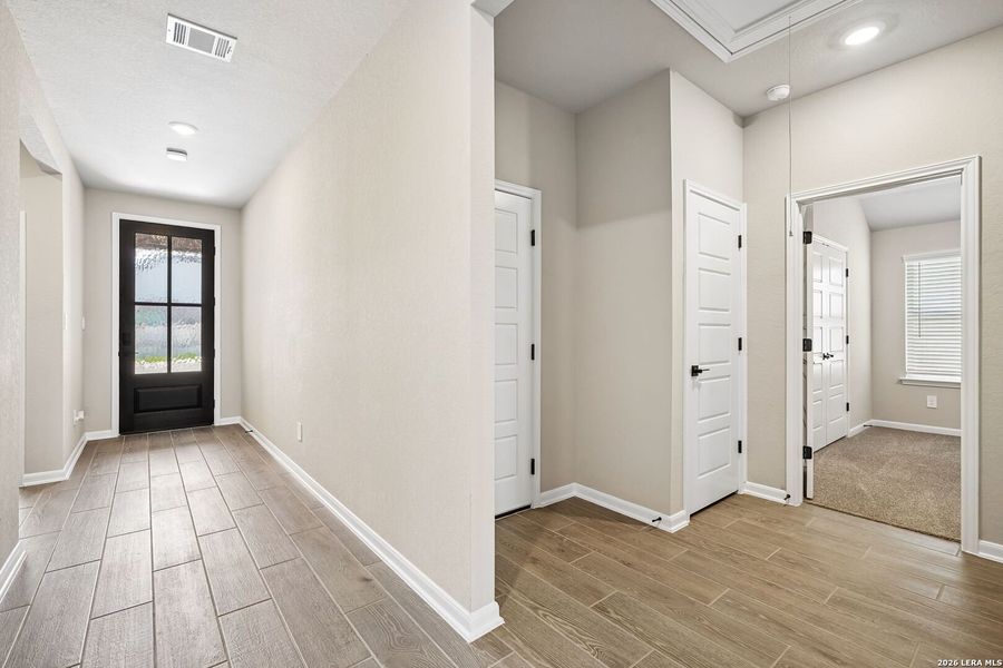 Spacious, unfurnished interior of a new home in , San Antonio (Image 27).