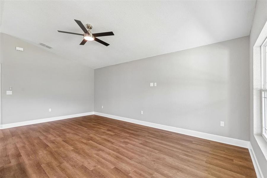 Spacious, unfurnished interior of a new home in , Lakeland (Image 25).