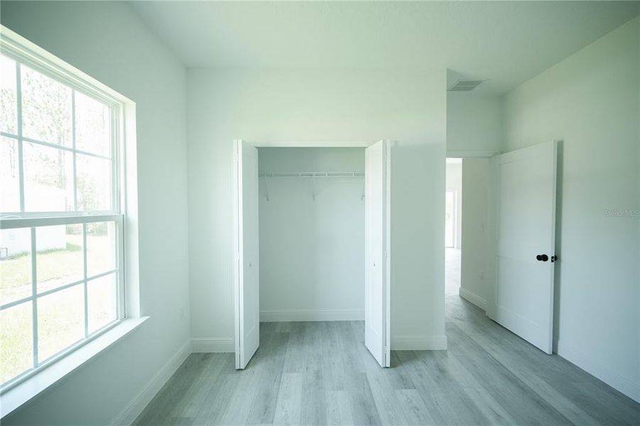 Spacious, unfurnished interior of a new home in , Ocala (Image 11).