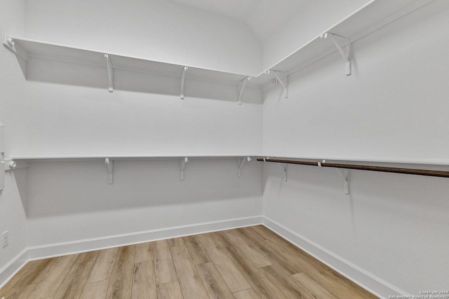 Spacious, unfurnished interior of a new home in Ventana, Bulverde (Image 24).