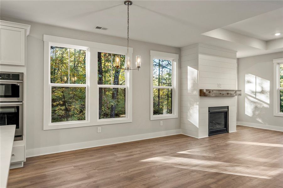 Spacious, unfurnished interior of a new home in Cross Creek Plantation, Seneca (Image 16).