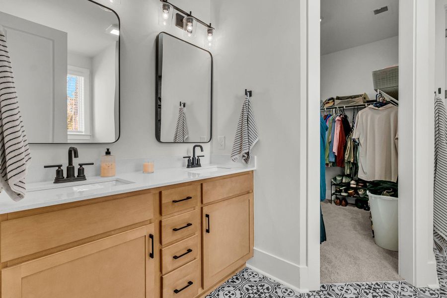 Furnished interior view inside a new home in , Ravenel (Image 40).