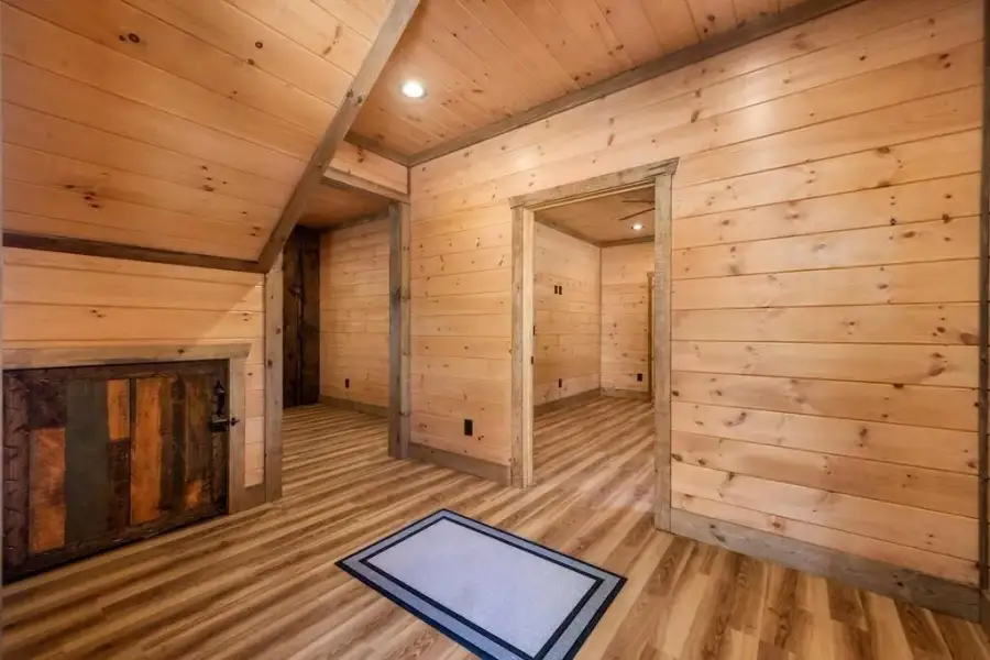 Spacious, unfurnished interior of a new home in , Blue Ridge (Image 16).
