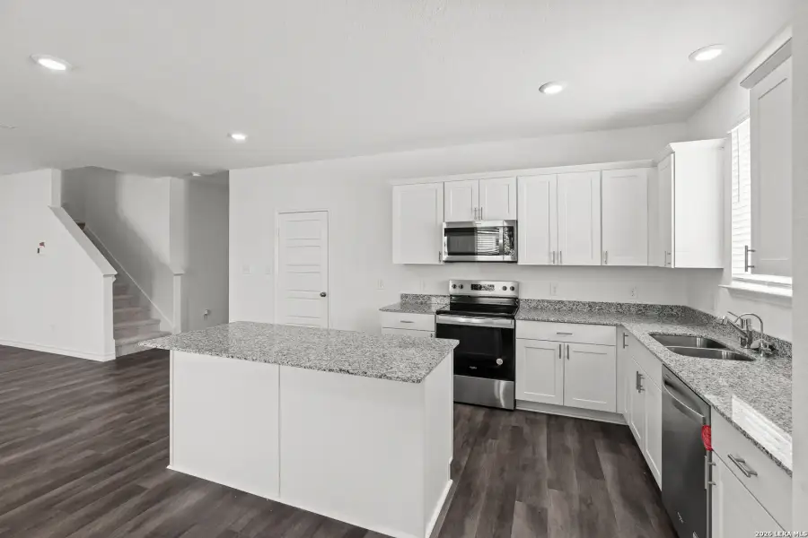 Furnished interior view inside a new home in Cinco Lakes, San Antonio (Image 10).