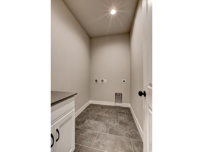 Spacious, unfurnished interior of a new home in , Longmont (Image 18).